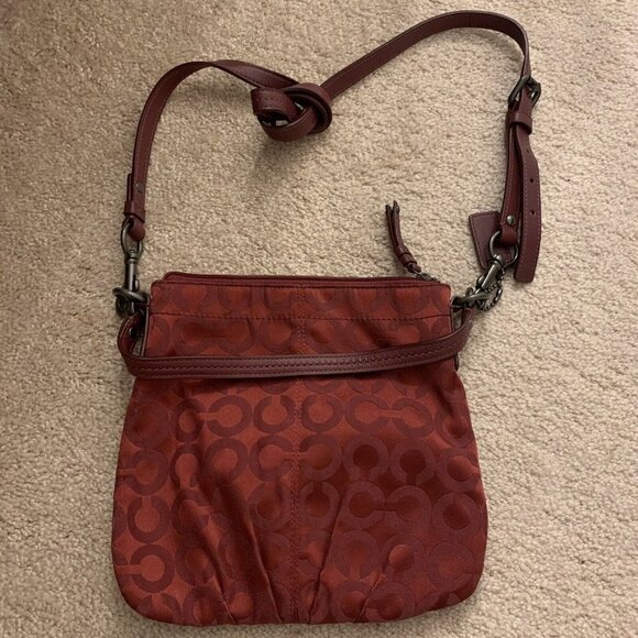 COACH BURGUNDY SIGNATURE LOGO LEATHER TRIM SHOULDER BAG. WTC - Picture 1 of 7